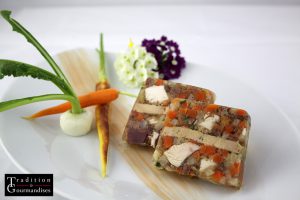 Terrine de volaille et légumes au foie de canard